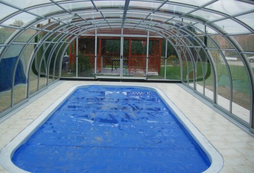 Polycarbonate swimming pool cover